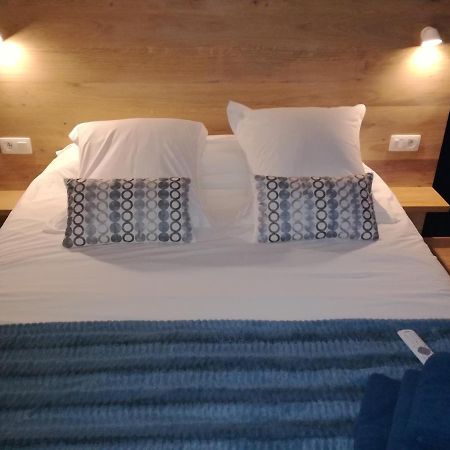 ボマル Ferme Houard Bed & Breakfast エクステリア 写真